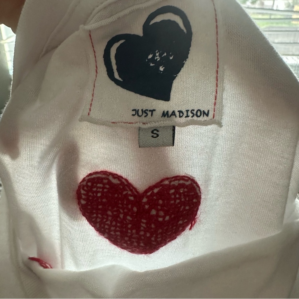 ♥️Just Madison Hearts Tee - White with Red Heart Embroidery - Size Small - Picture 5 of 9
